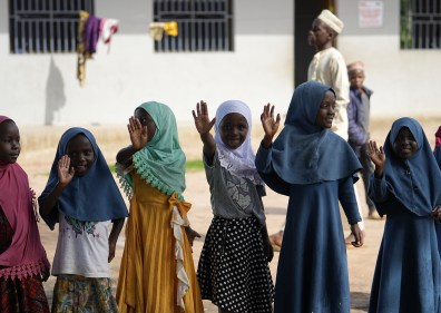 Yetim Giydirme ve Bayramlık Dağıtımı