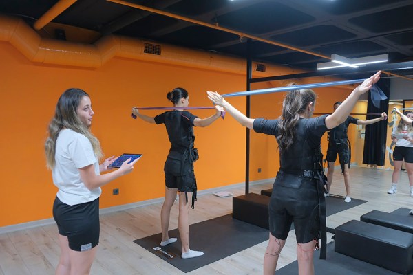 EMS ve Fonksiyonel Fitness: Elektromiyostimülasyonun Gündelik Yaşam Performansına Etkisi