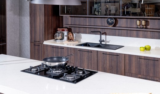 Ahşap Mutfak Dolaplarıyla Şıklık ve Dayanıklılık: Zamansız Bir Mutfak Deneyimi